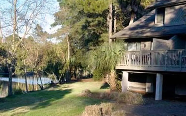 Spicebush at Sea Pines Resort