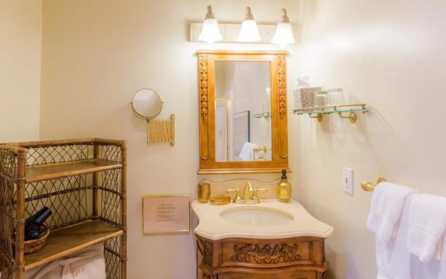 Oleander House Bed & Breakfast