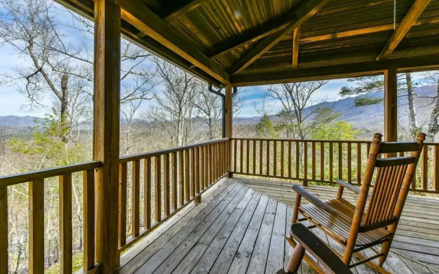 Tranquility - 4 Br home by RedAwning