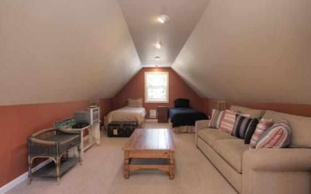 Welch Pet Friendly Cabin by RedAwning