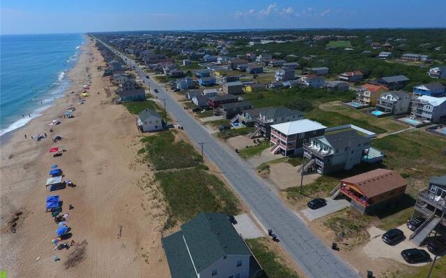 Westside - 3 Br home by RedAwning