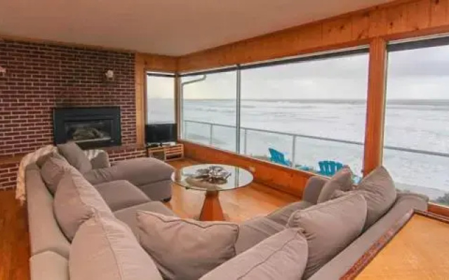 Sea Lyons - 3 Br home by RedAwning