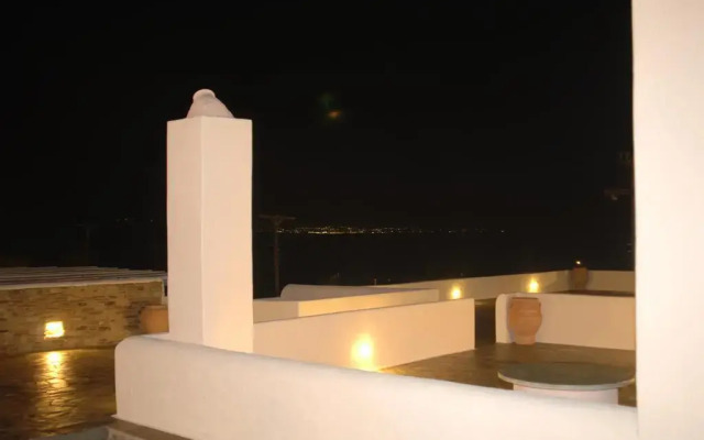 I Anatoli tou Porto Tinos
