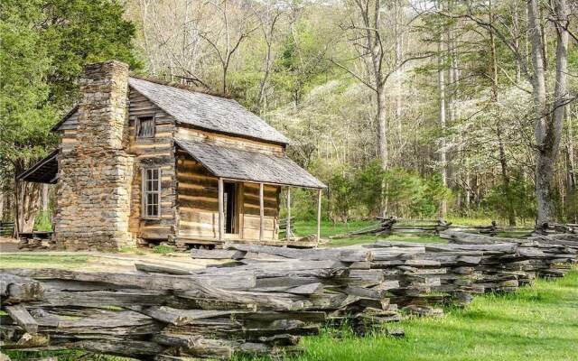 Rocky Top Lodge - Six Bedroom Cabin