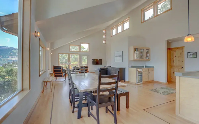 Hutson's Bridgeview **30 Day Minimum** 4 Bedroom Home by RedAwning