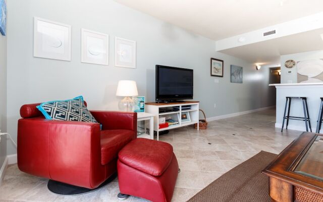 Pelican Isle 202 by RedAwning