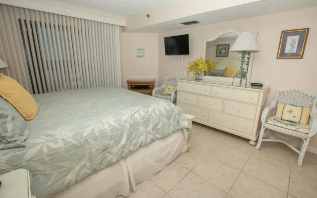 Inlet Reef 305 2 Bedroom Condo by RedAwning