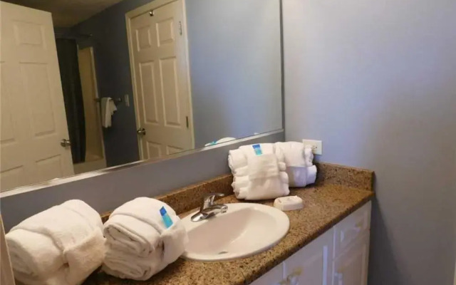 Yacht Club Villas Unit 703 - 3 Br Condo