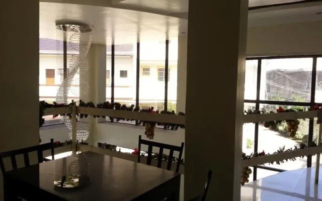 Traders Mega A Inn