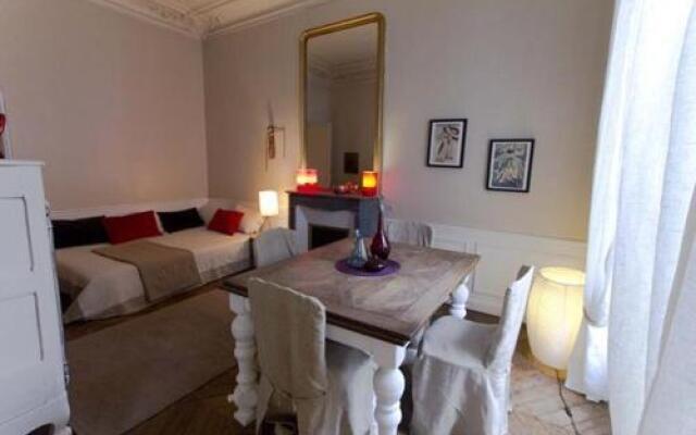 Large 2 Bedrooms Latin Quarter (338)