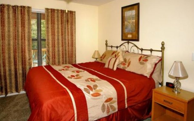 Rivendell Creekside  - 3 Bedrooms, 2 Baths, Sleeps 6 Cabin by RedAwning