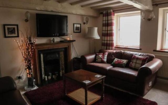 RHOS UCHAF. Country House. B+B