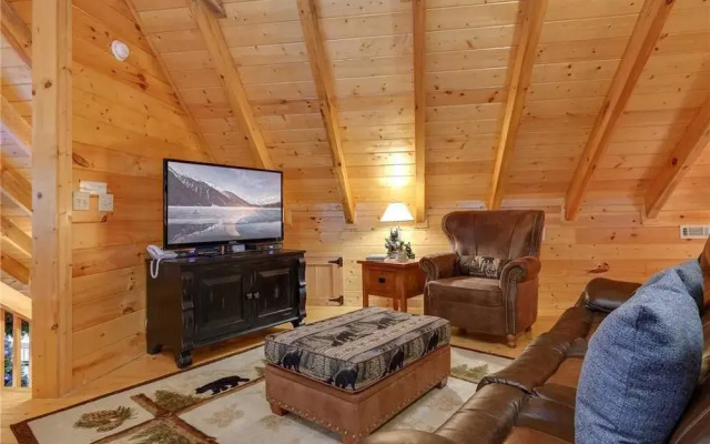 Grin and Bear It - Three Bedroom Cabin