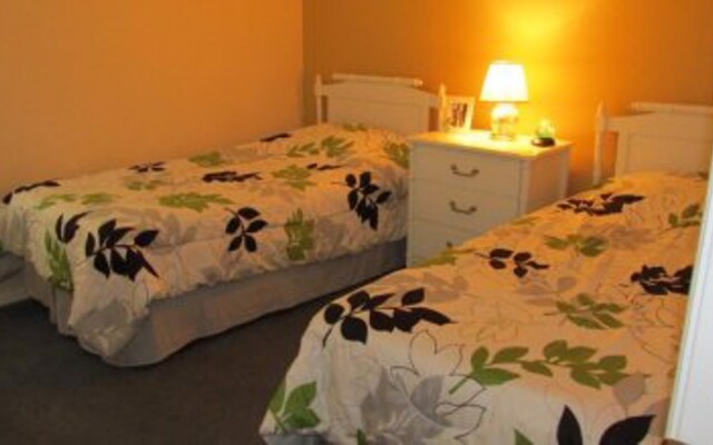 Christine's Villa - 3 Br villa by RedAwning