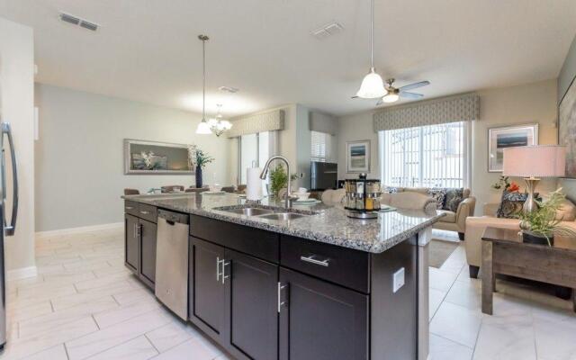 Amazing Townhouse! Storey Lake - 4813CS
