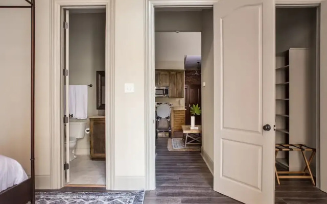 Vintage 1BR Central Business District Suites by Sonder