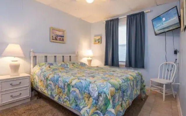 46th St Windjammer 307 1Br Condo