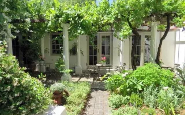 Au Pear Boutique Guest House