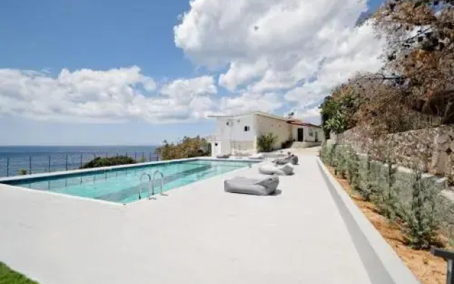 The private bay