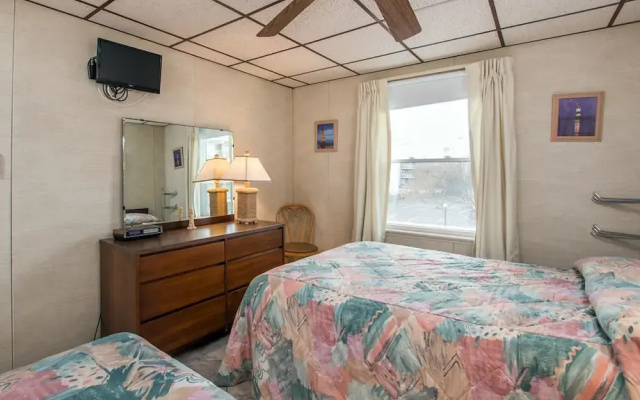 46th St Windjammer 204 1Br Condo
