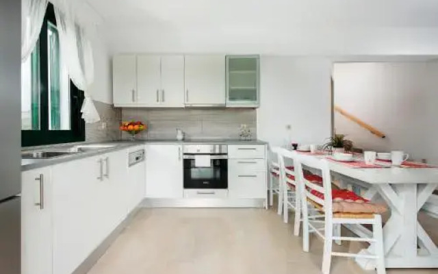 Villa Akti