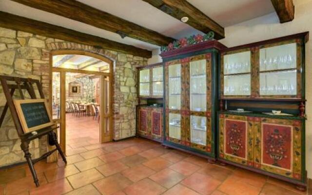 Zamecka Fortovna / Forester House