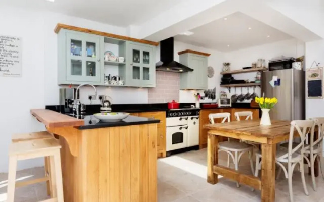 Veeve  2 Bed House Heathfield North Twickenham