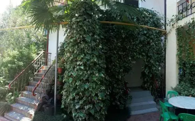 Guest House on Bogdana Khmelnitskogo