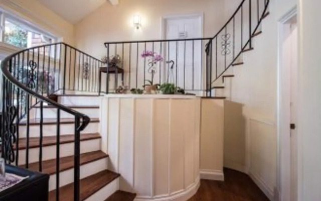 Whitley House Bed & Breakfast