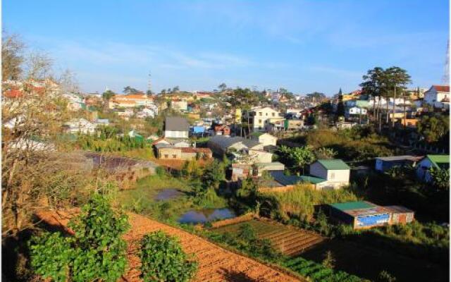 Hobbit Village Da Lat