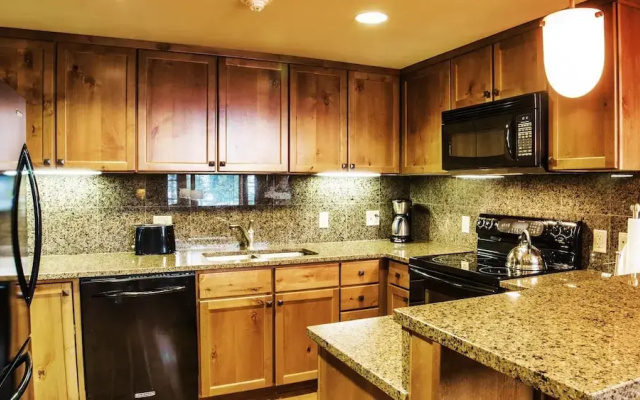 Livin' The Dream - LOM404 - 2 Br Condo