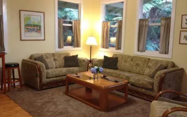 Carson's Kaloko Mountain Cottage