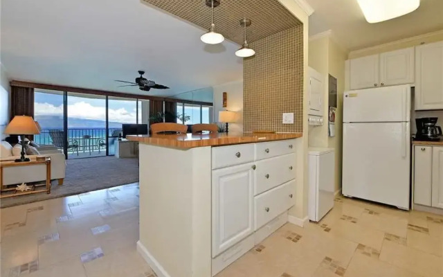 Valley Isle 809 by RedAwning