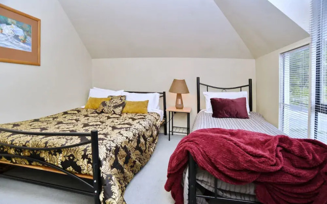 Park Lane Apartment 4