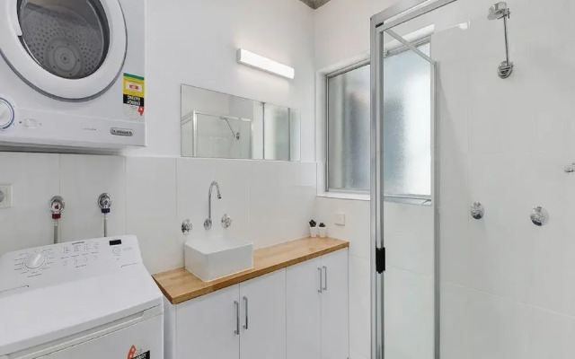 Dolphin Court - Unit 15