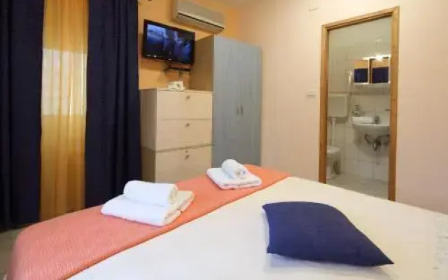La Familia Apartments