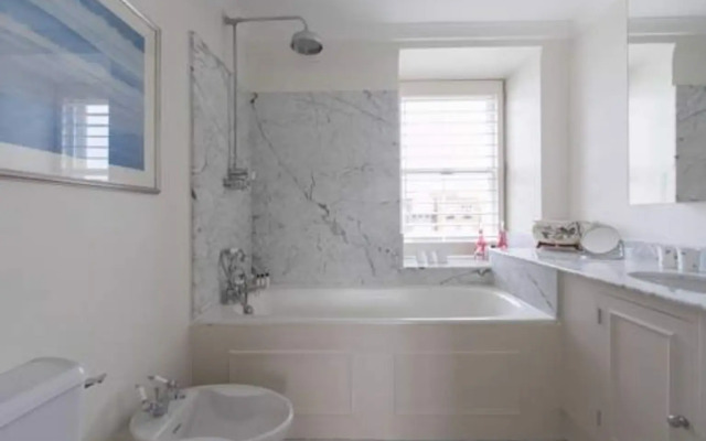 Sloane Gardens X by onefinestay