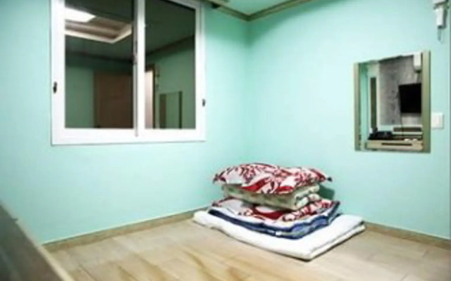 Moiri Guesthouse - Hostel