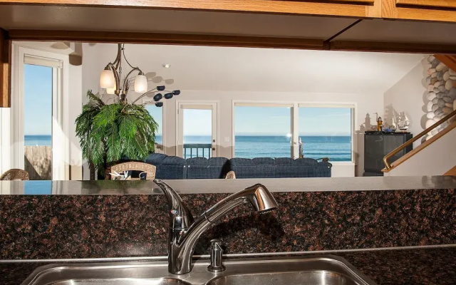 Jim's Crows Nest 3 Br townhouse by RedAwning