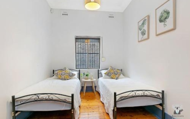 Sydney Airport Gardenia Cottage 3 BED Nar232 – Guest Rooms – Sydney