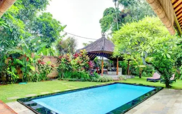 Villa Taman Rahasia