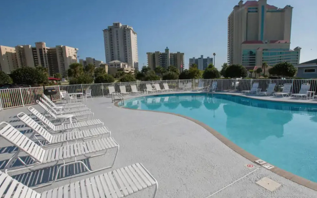 Romar Lakes 302B - 2 Br condo by RedAwning