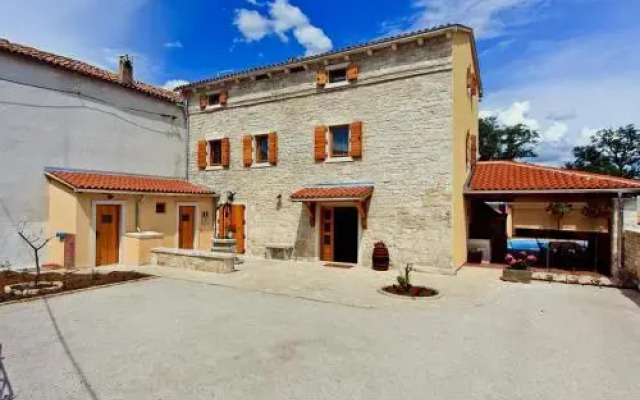 Villa Peresiji 81
