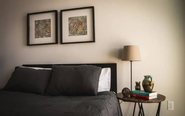 Stylish 1BR Apt Near Spectrum Center