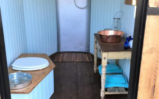 Quex Livery Glamping