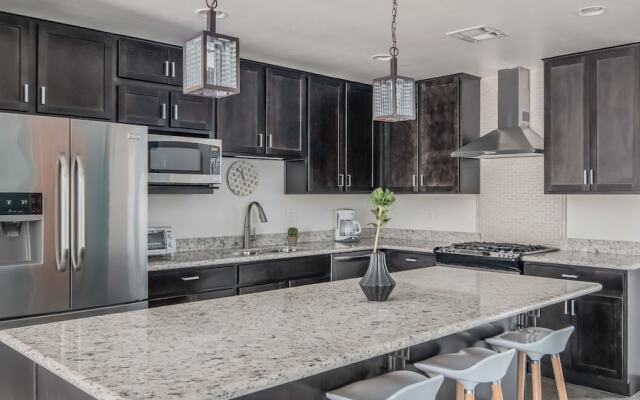 Spacious 4BR Home Pool by WanderJaunt