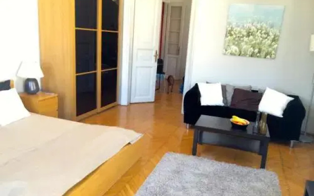 Deak Design Flat
