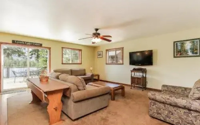 Hereford Lakehouse Custom Home 4 Br home by RedAwning