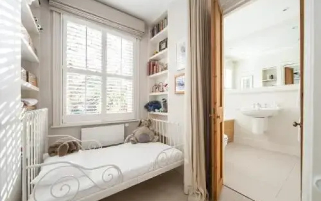 Three Bedroom House in Fulham