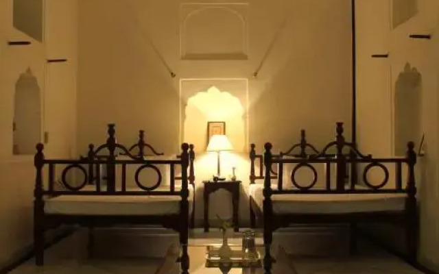 Mahalkhas Palace